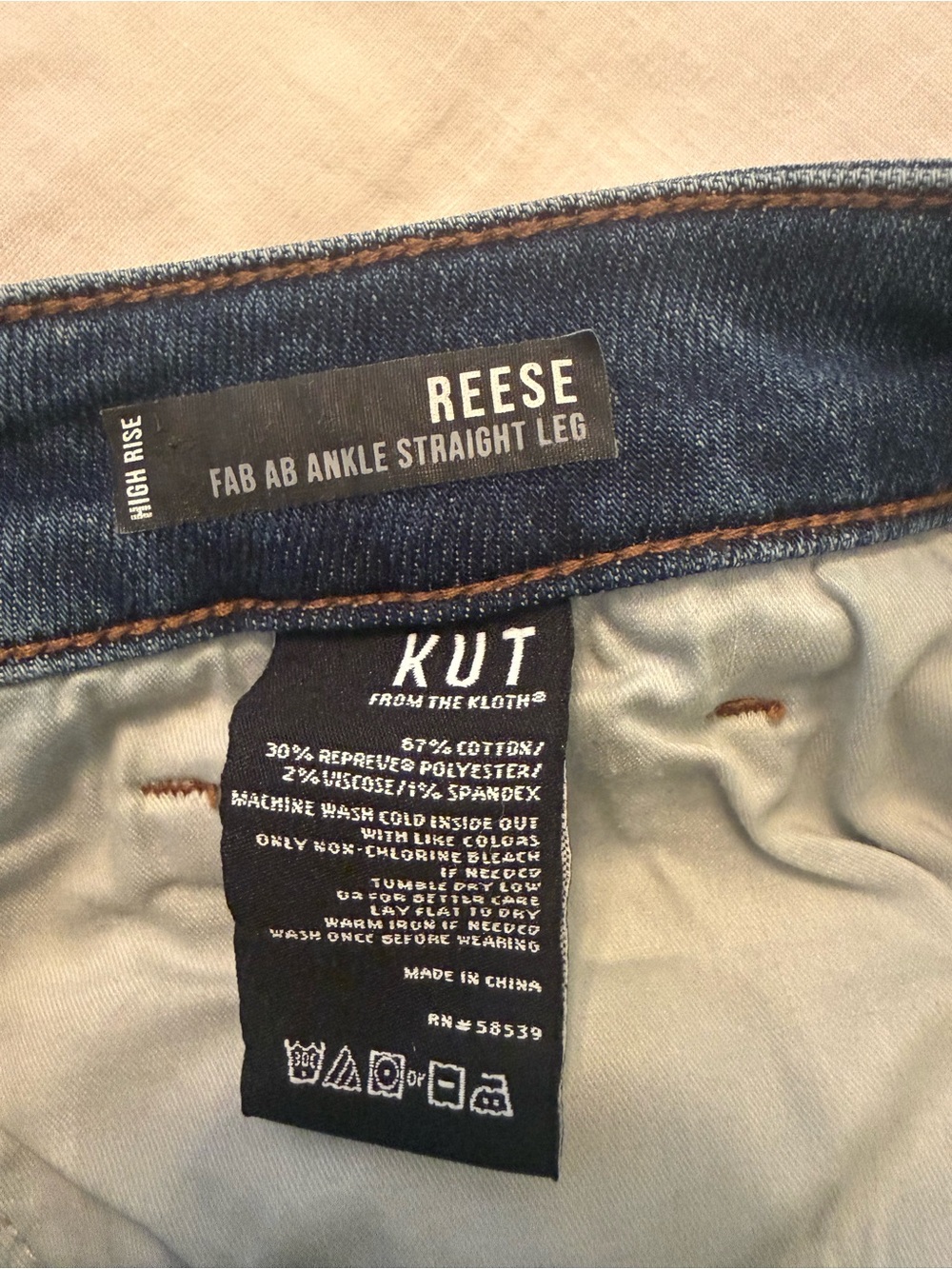 Kut from the Kloth Reese FAB AB Ankle Straight Leg Medium Blue Denim Jeans - Picture 5 of 10